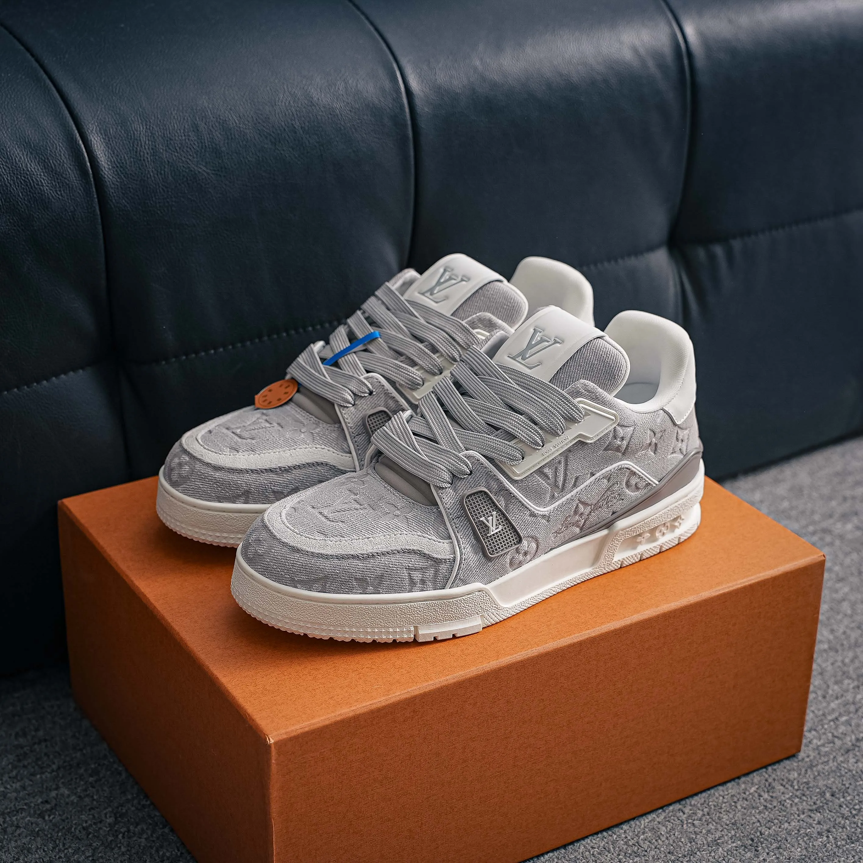 # LV- - trainer 2026 New Arrival 1：1 ！！ Shoes Cowhide Leather ， LOGO ， Breathable ， 。